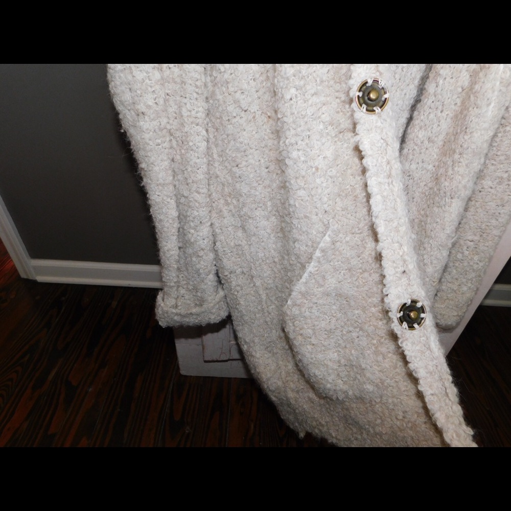 • Free People Sweater • - Picture 6 of 7